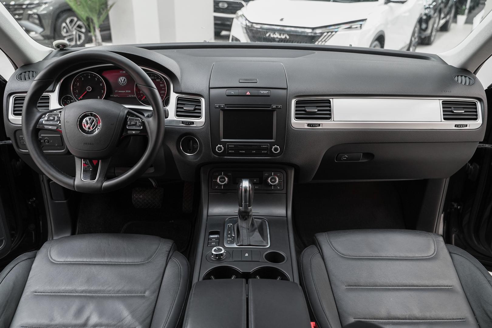 Volkswagen Touareg 2012, черный, ДЦ Орехово