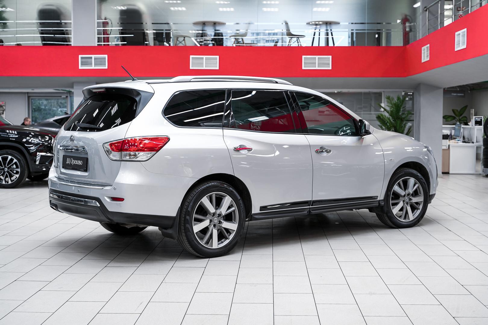 Nissan Pathfinder 2014, серебряный, ДЦ Орехово