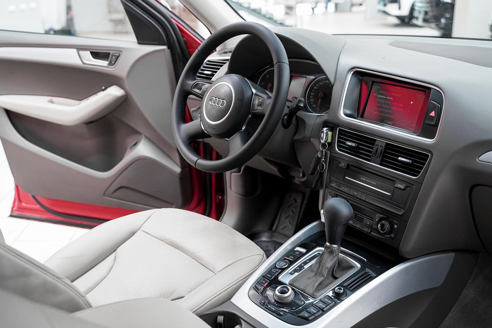 Audi Q5 2010, красный, ДЦ Орехово