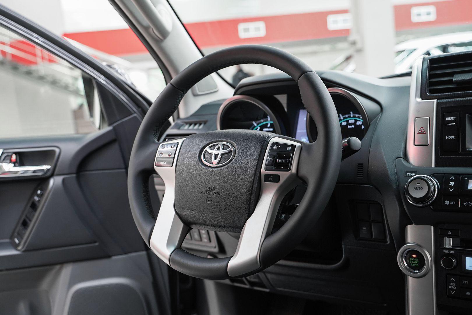 Toyota Land Cruiser Prado 2011, серый, ДЦ Орехово
