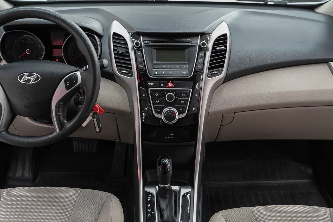 Hyundai i30 2016, белый, ДЦ Орехово