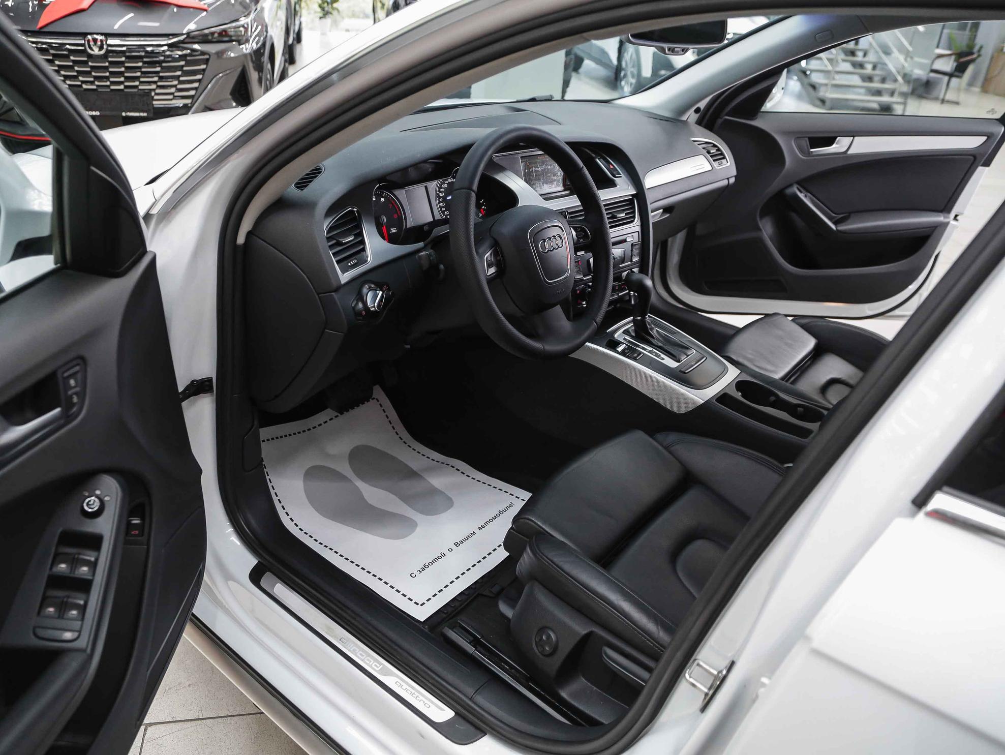 Audi A4 allroad 2011, белый, ДЦ Орехово