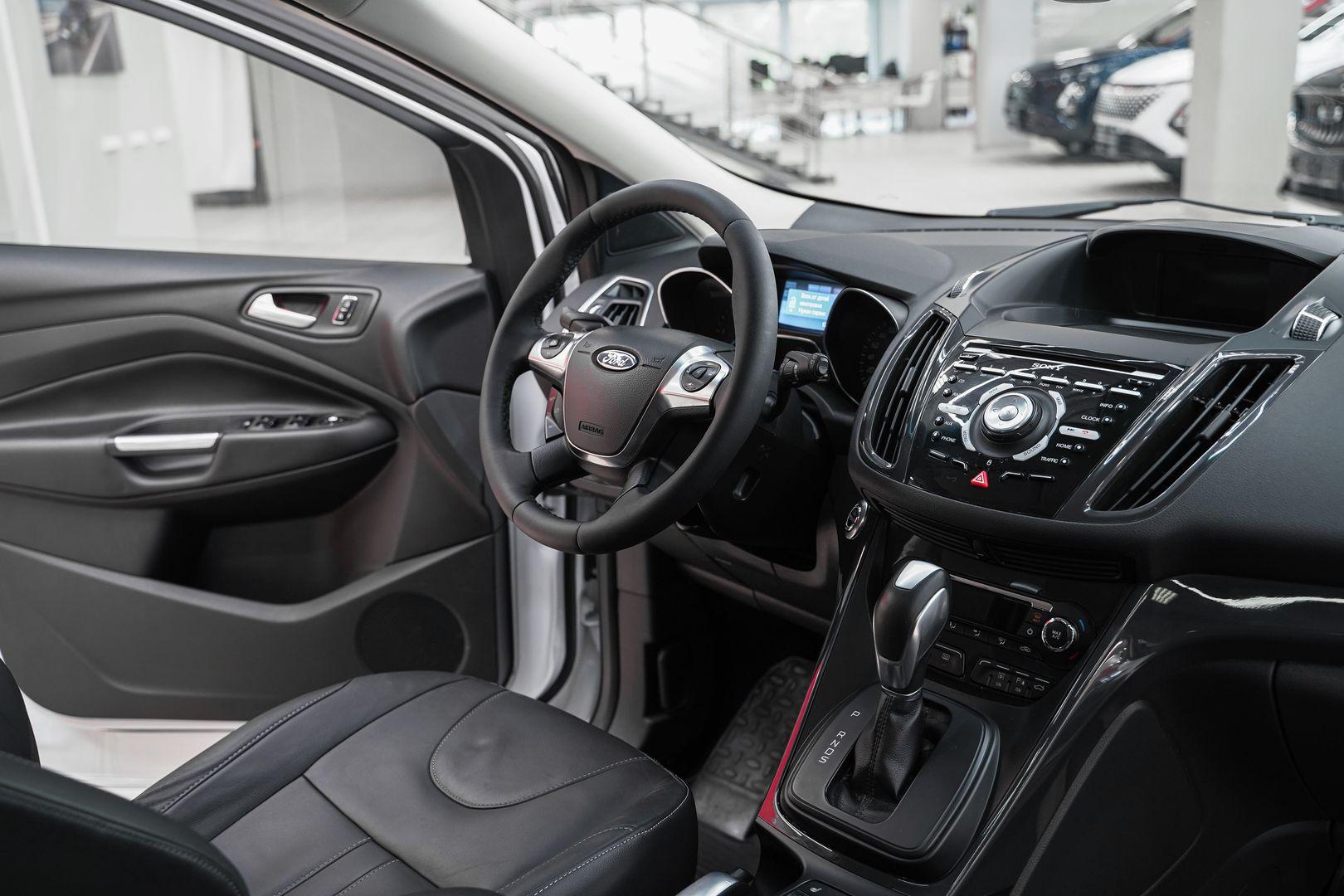Ford Kuga 2014, белый, ДЦ Орехово