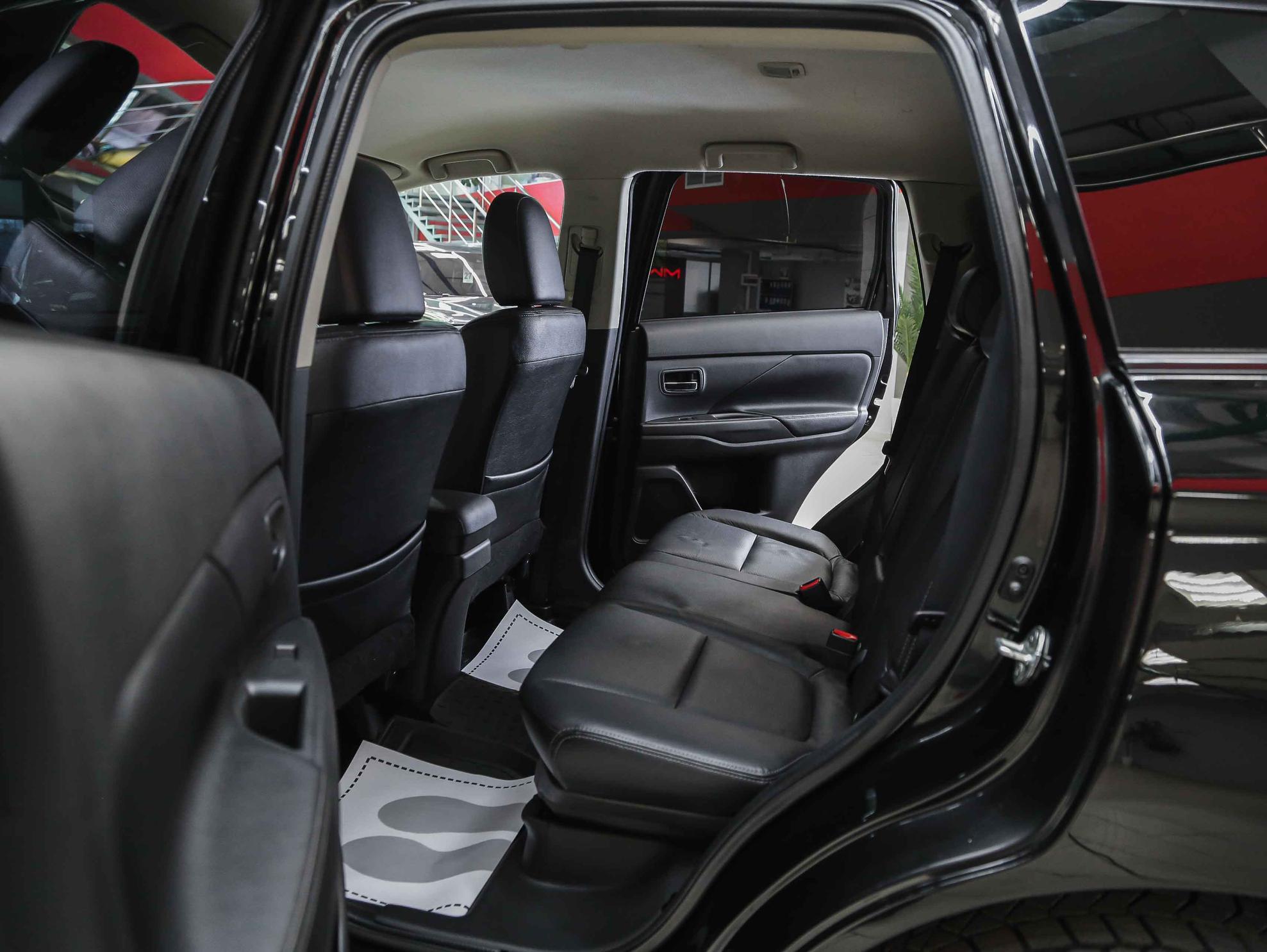 Mitsubishi Outlander 2013, черный, ДЦ Орехово
