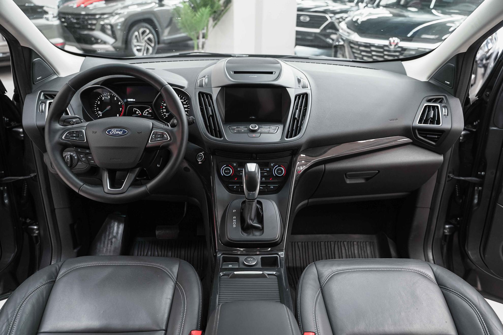 Ford Kuga 2017, серый, ДЦ Орехово