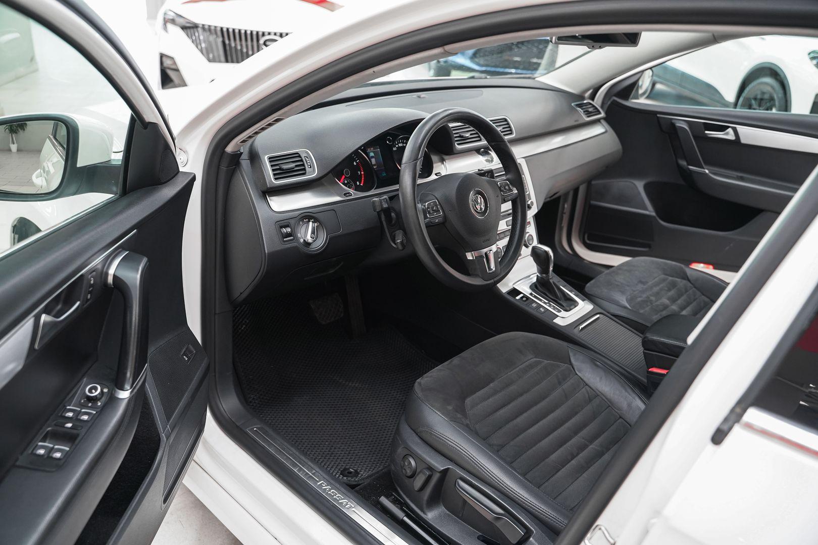 Volkswagen Passat 2013, белый, ДЦ Орехово