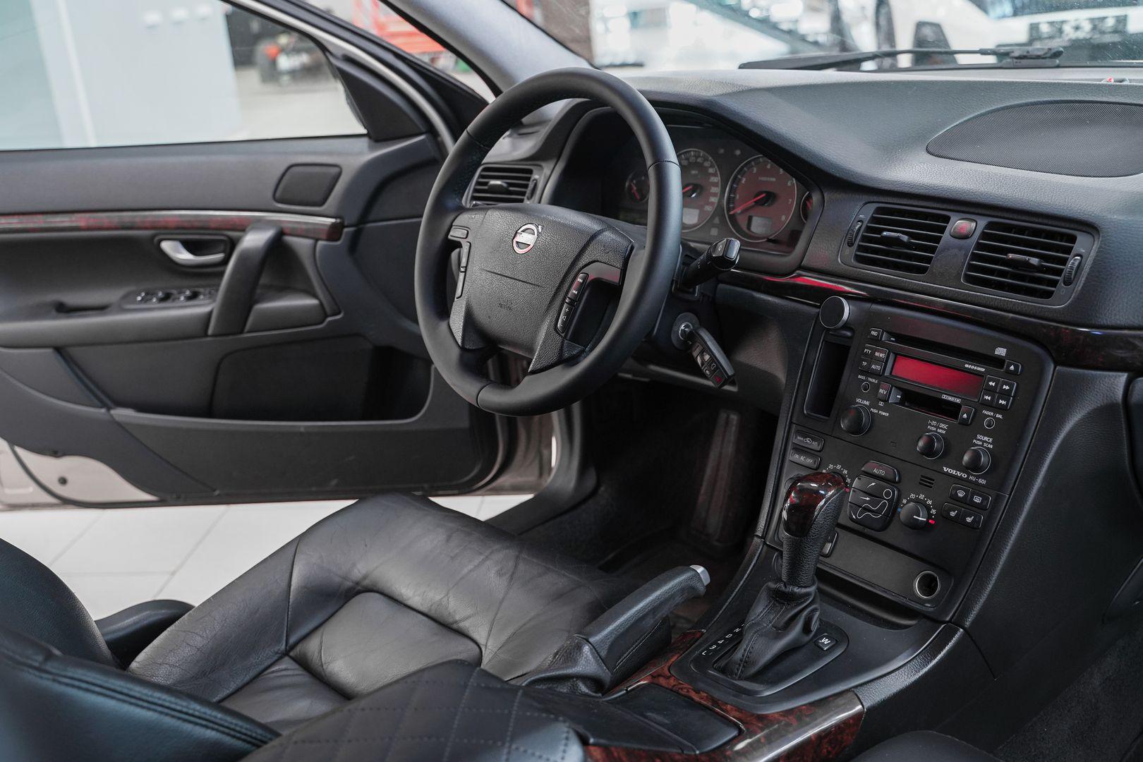 Volvo S80 2003, золотой, ДЦ Орехово