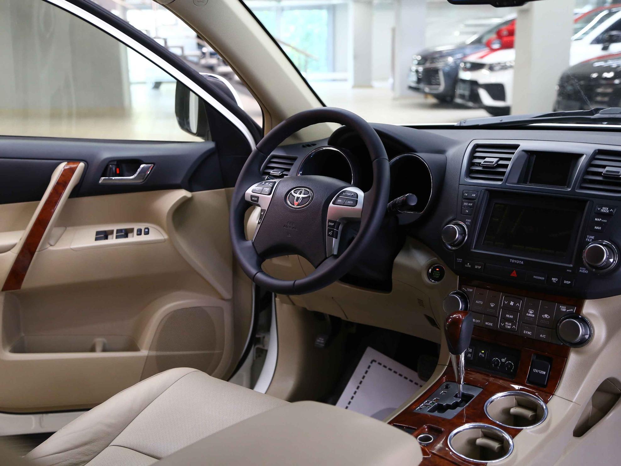 Toyota Highlander 2012, белый, ДЦ Орехово