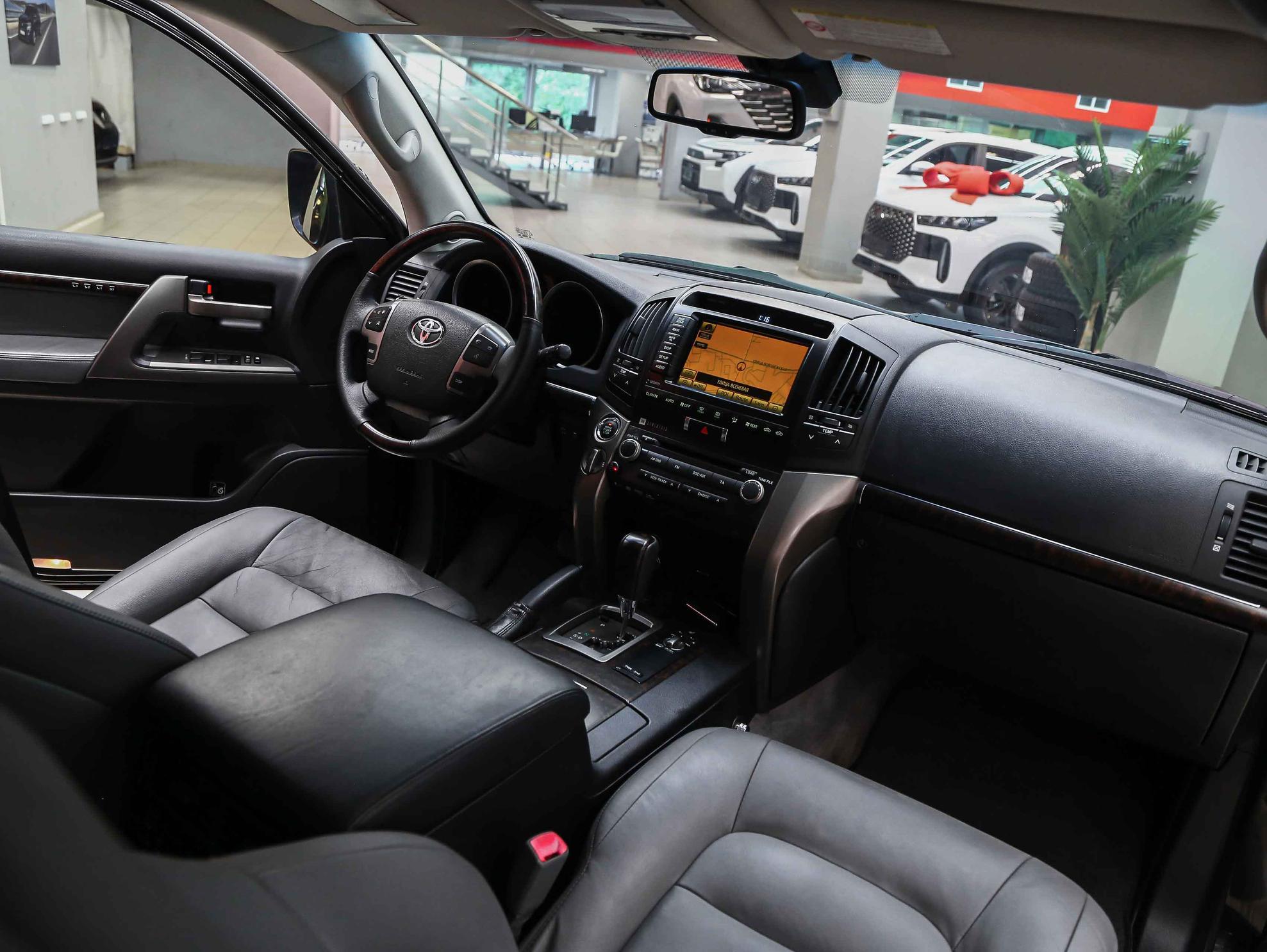 Toyota Land Cruiser 2010, черный, ДЦ Орехово