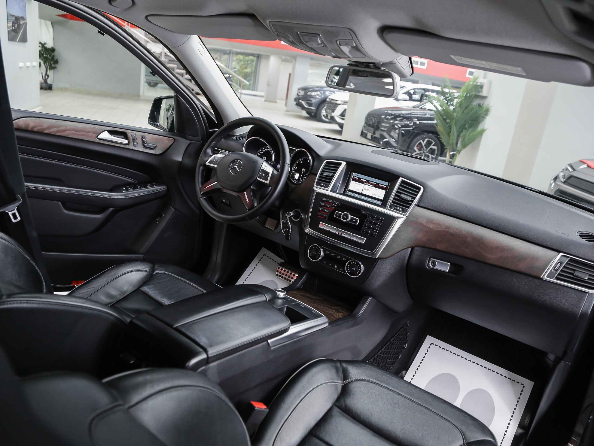 Mercedes-Benz M-Класс 2013, черный, ДЦ Орехово
