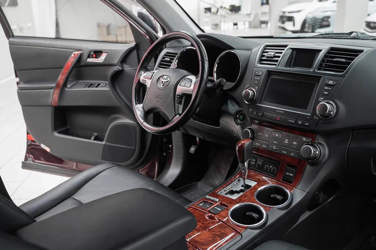 Toyota Highlander 2013, пурпурный, ДЦ Орехово