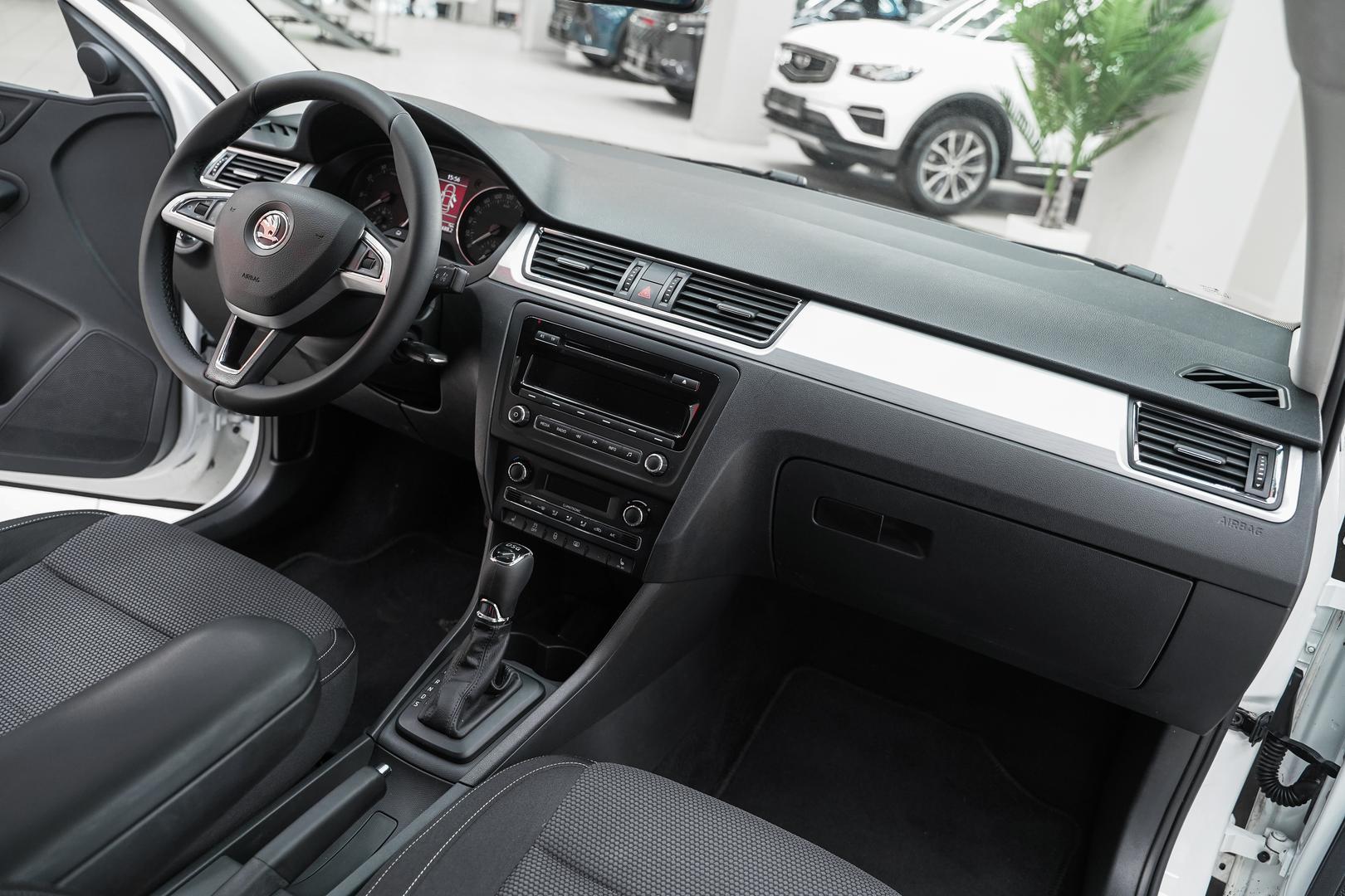 Skoda Rapid 2014, белый, ДЦ Орехово