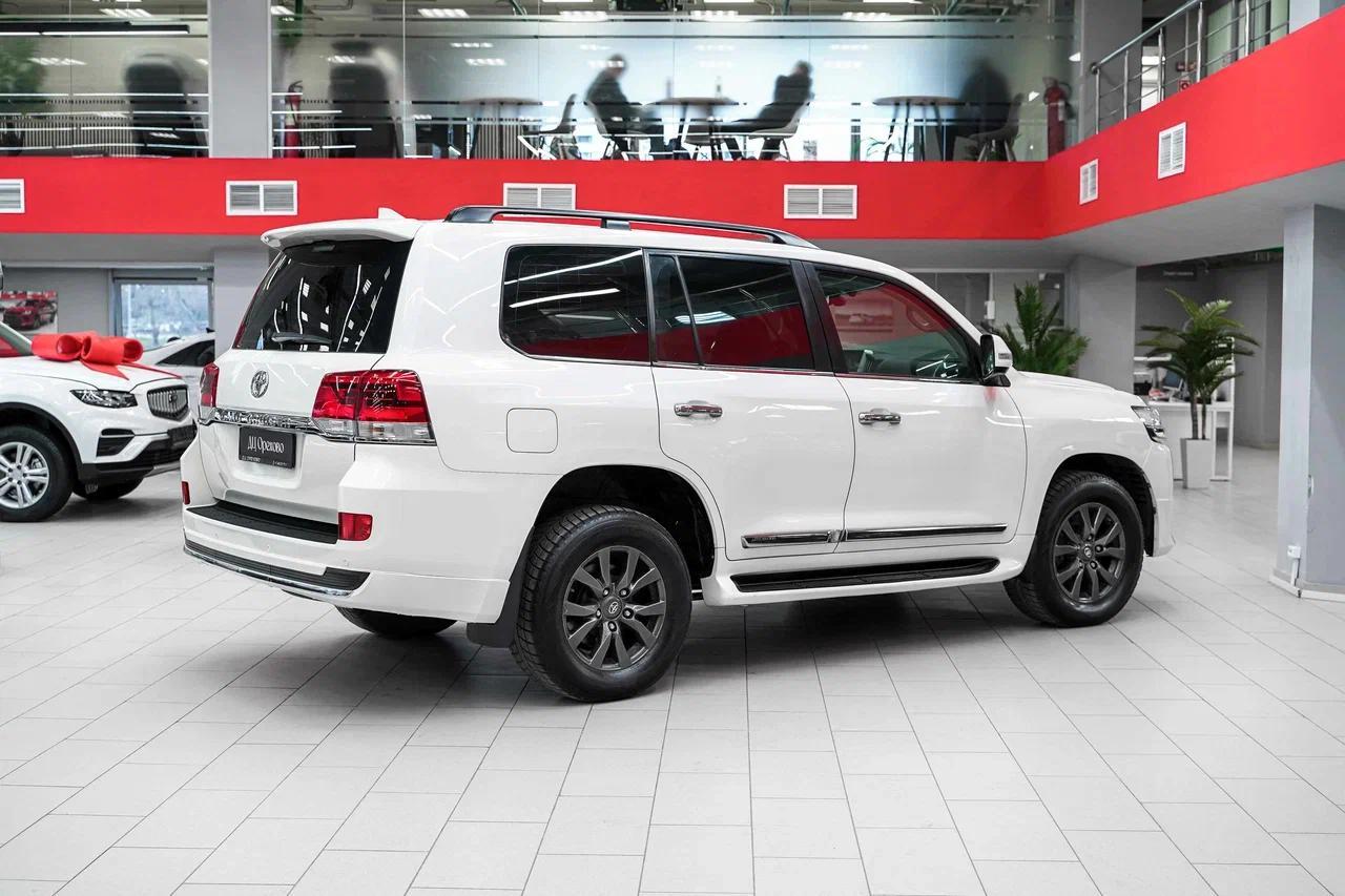 Toyota Land Cruiser 2015, белый, ДЦ Орехово