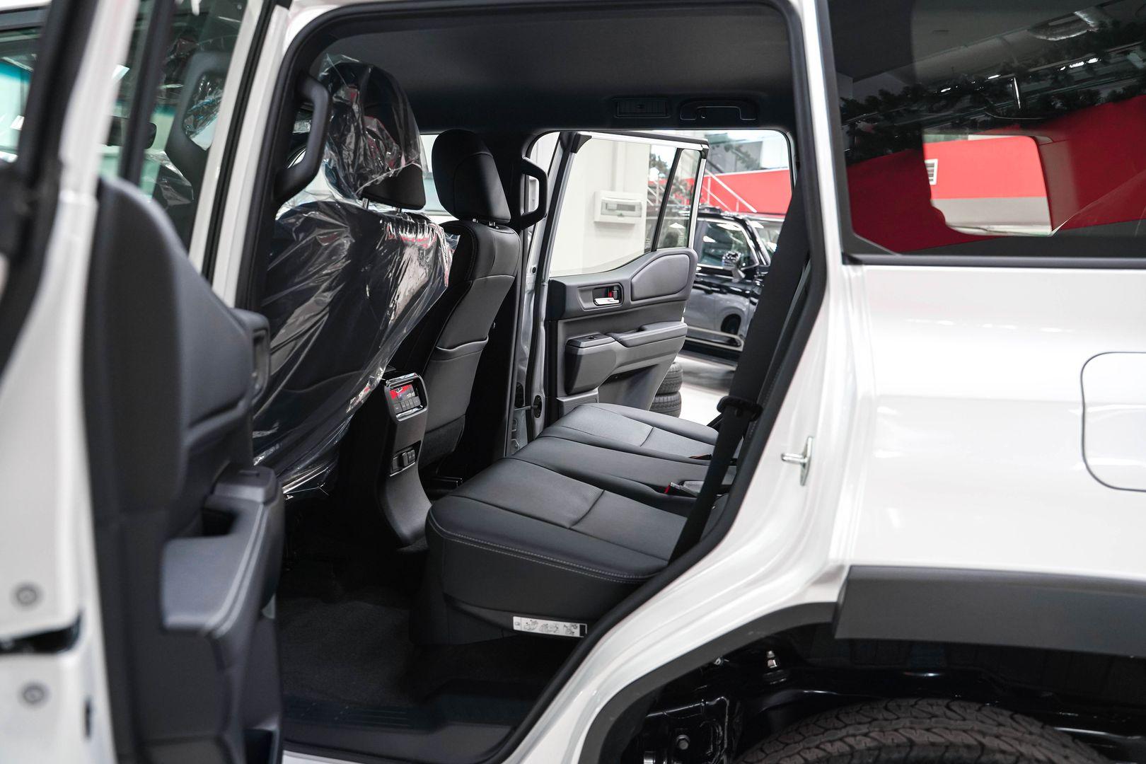 Toyota Land Cruiser Prado 2024, белый, ДЦ Орехово