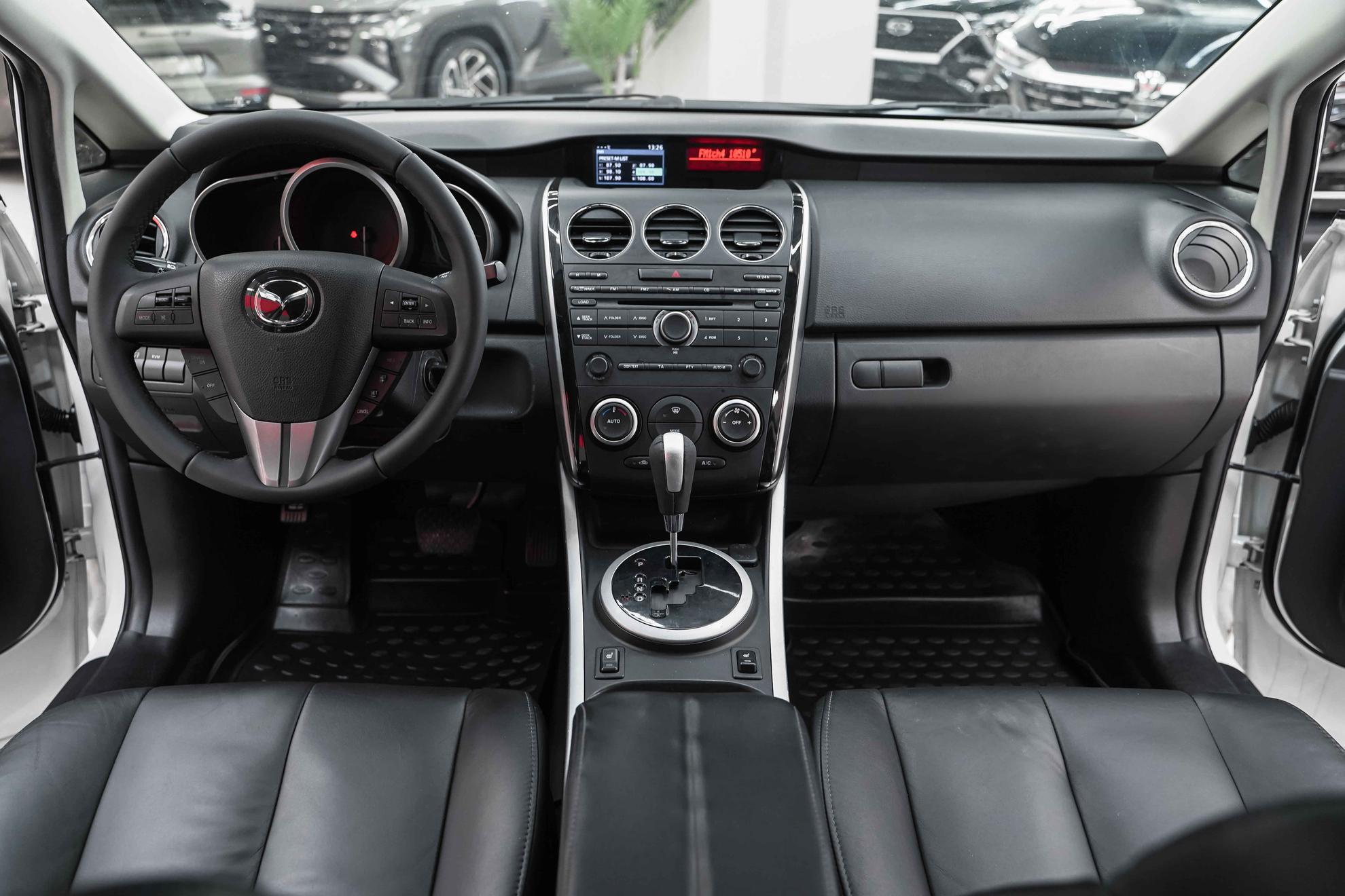 Mazda CX-7 2010, белый, ДЦ Орехово