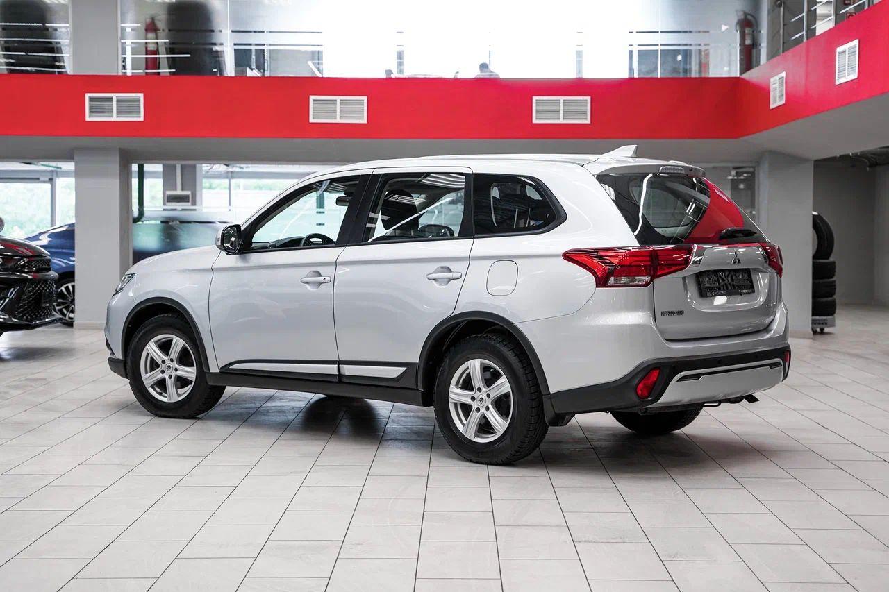 Mitsubishi Outlander 2019, серебряный, ДЦ Орехово
