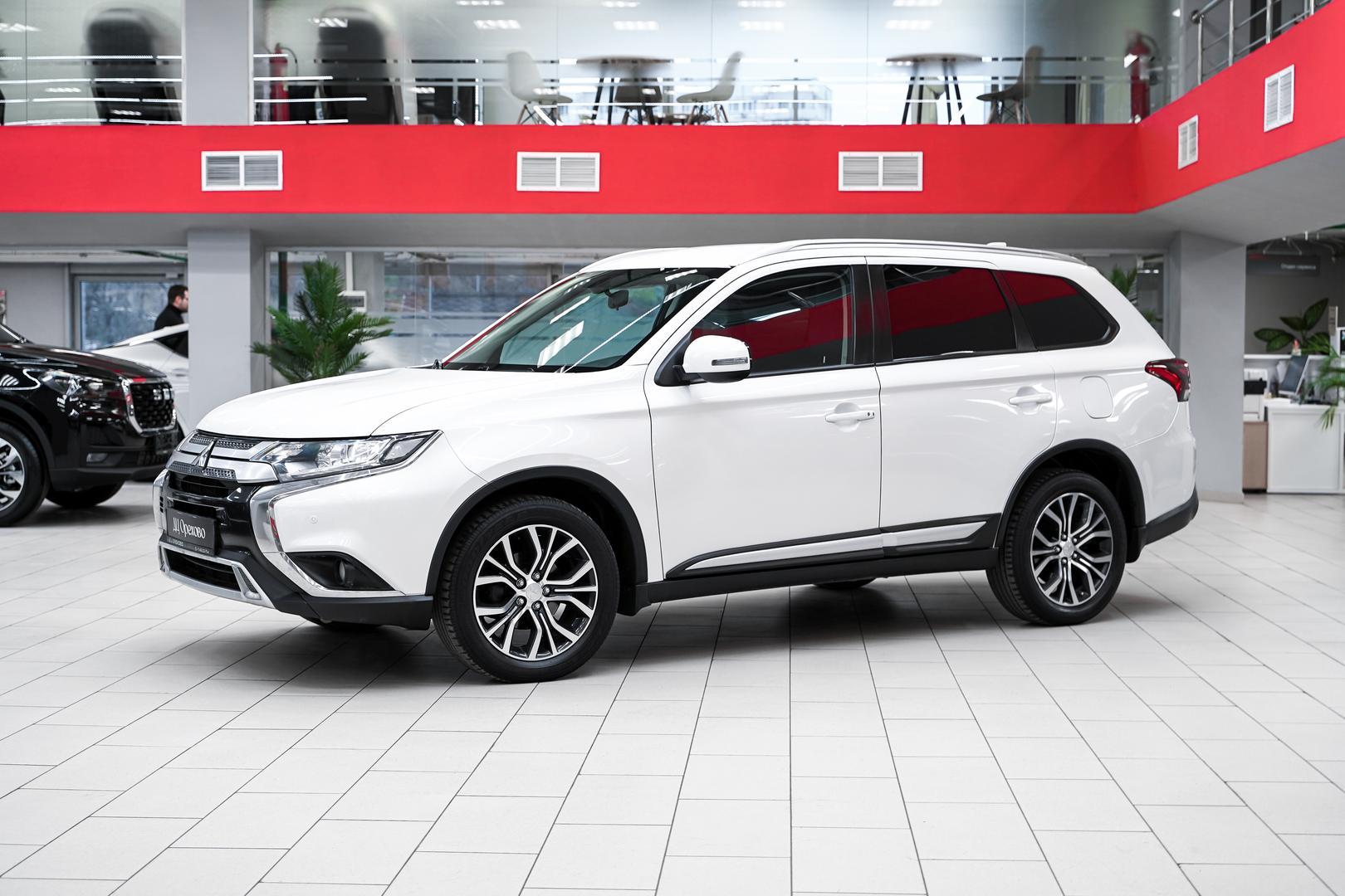 Mitsubishi Outlander 2019, белый, ДЦ Орехово