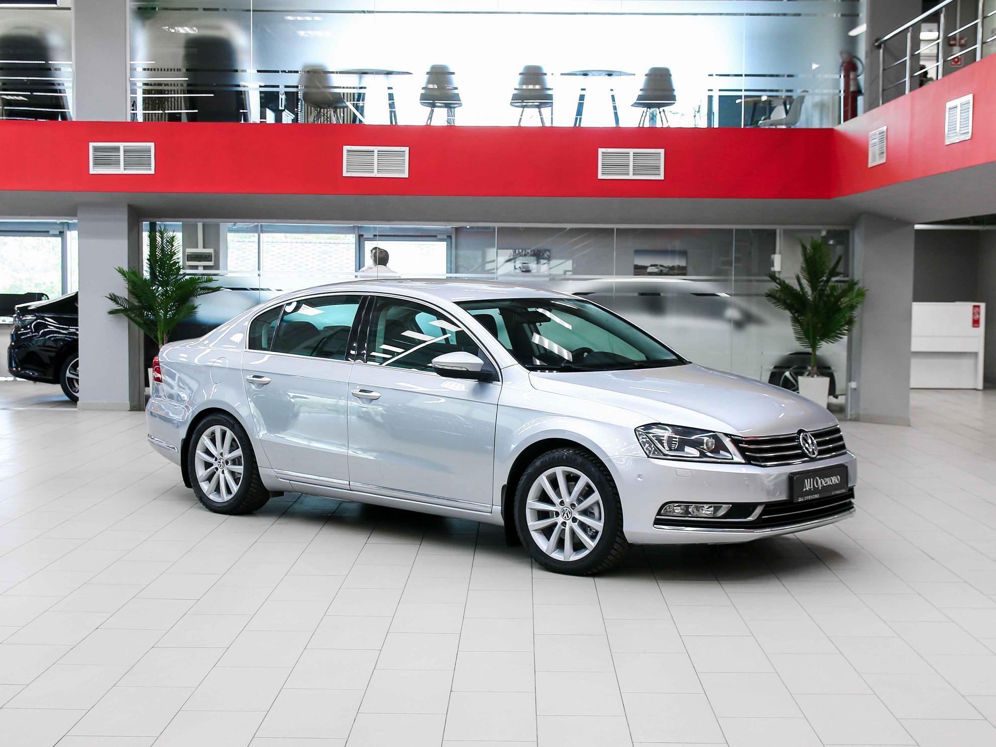 Volkswagen Passat 2011, серебряный, ДЦ Орехово