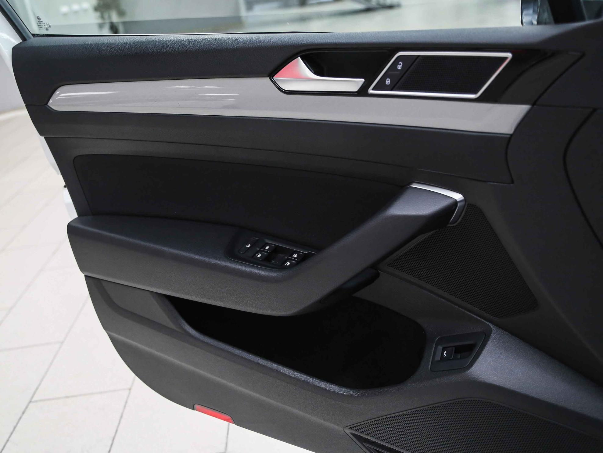 Volkswagen Passat 2020, белый, ДЦ Орехово