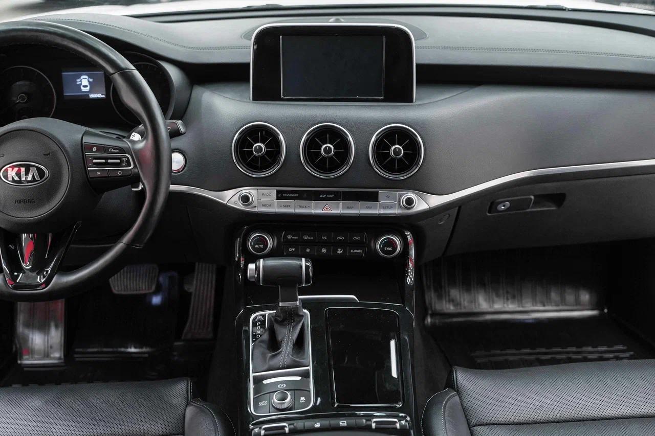 Kia Stinger 2018, белый, ДЦ Орехово