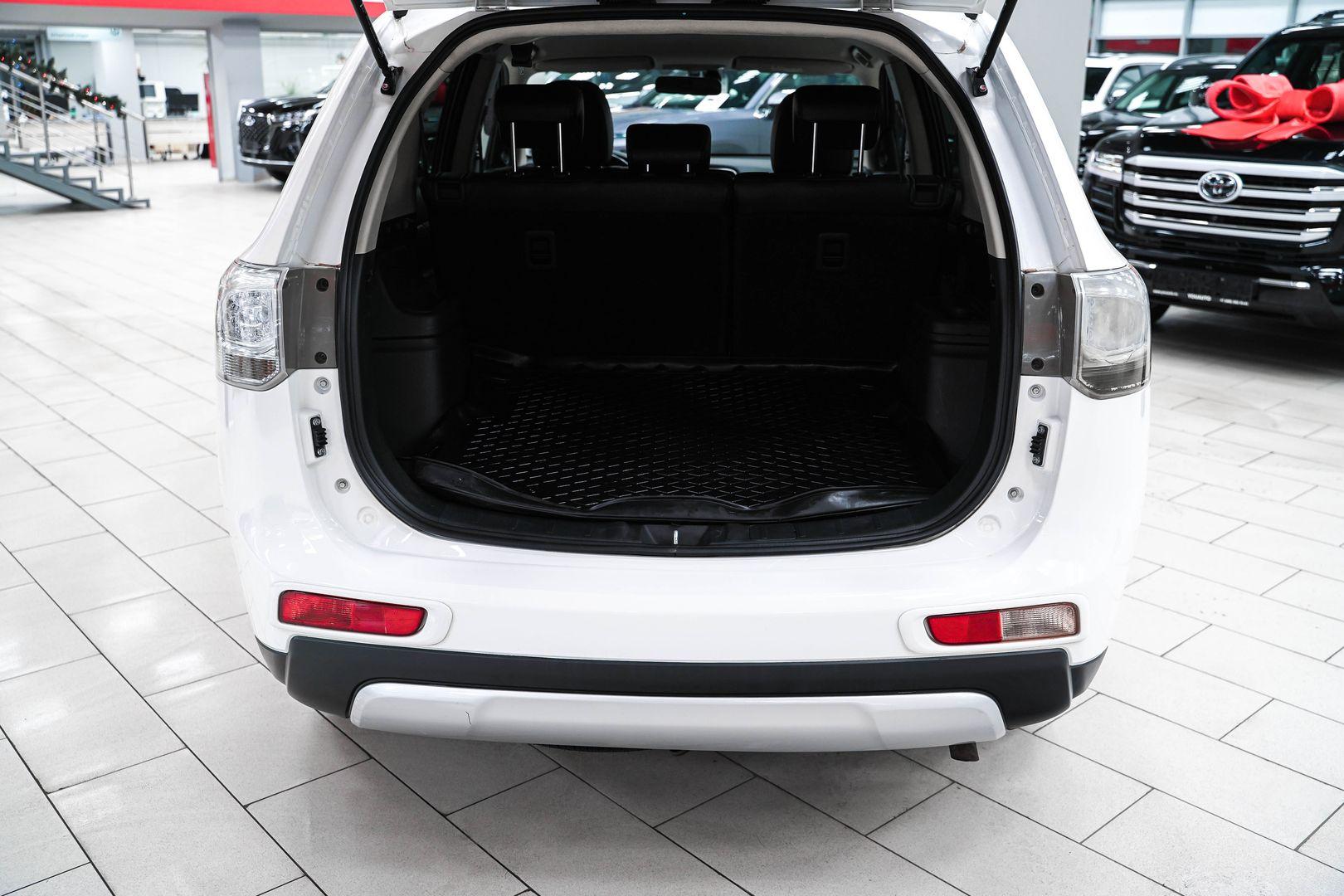 Mitsubishi Outlander 2014, белый, ДЦ Орехово