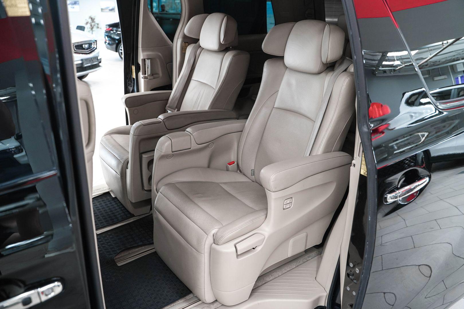 Toyota Alphard 2012, черный, ДЦ Орехово