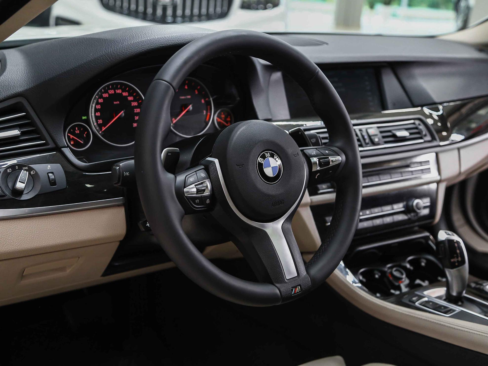 BMW 5 серии 2011, белый, ДЦ Орехово