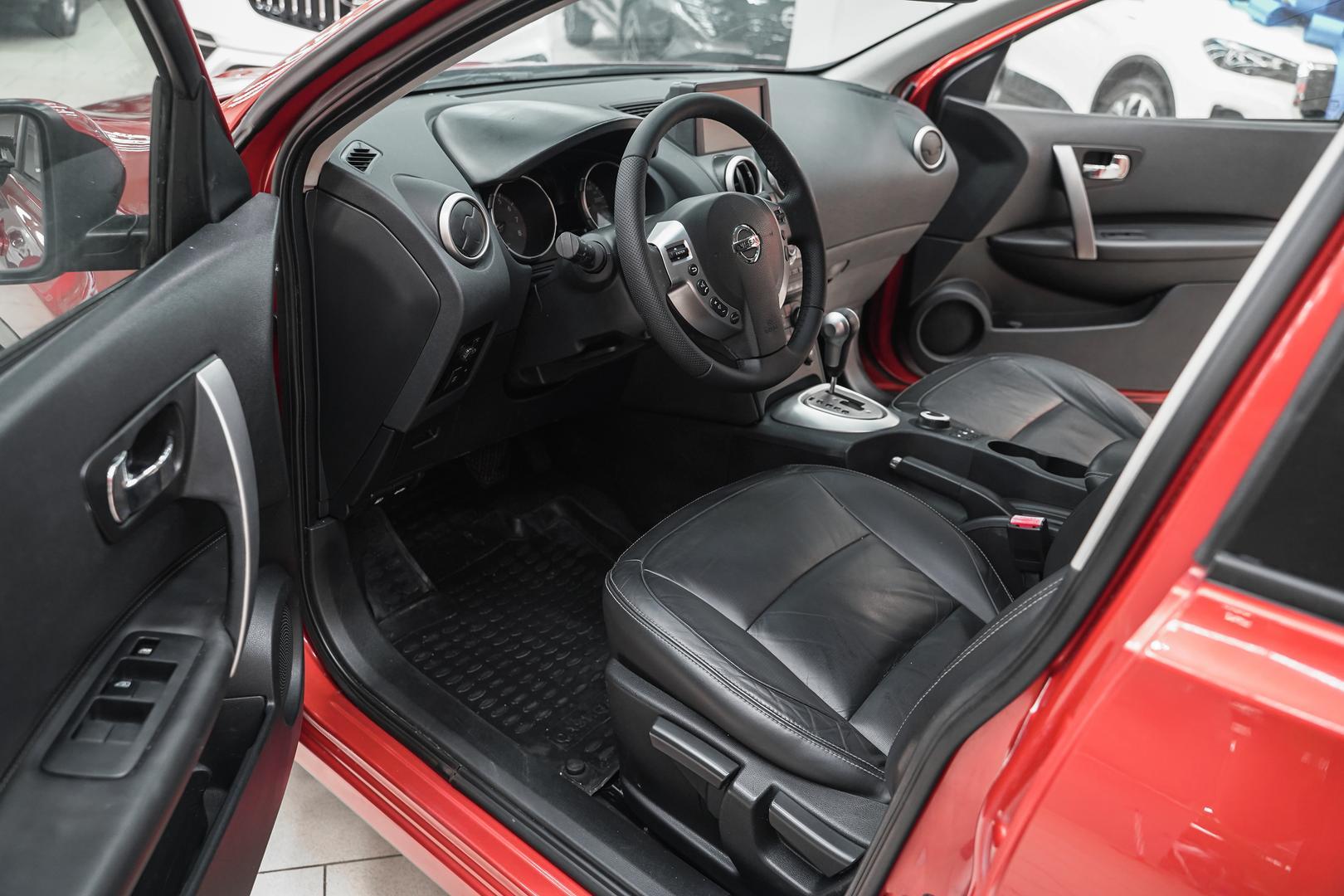 Nissan Qashqai+2 2008, красный, ДЦ Орехово