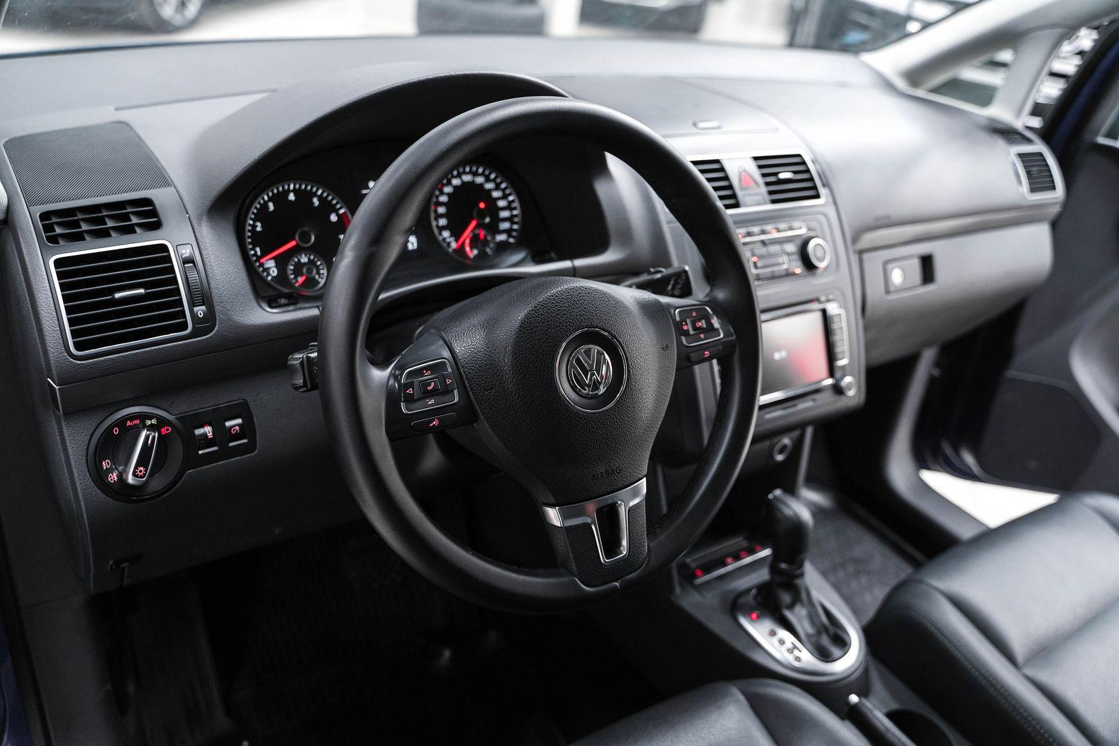 Volkswagen Touran 2011, синий, ДЦ Орехово