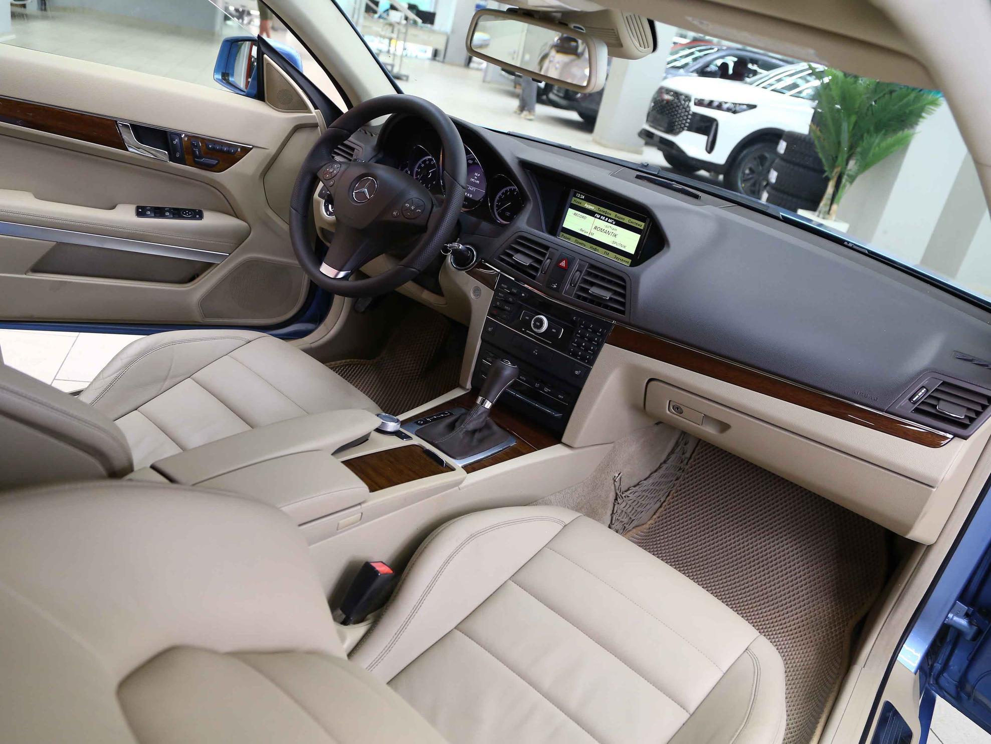 Mercedes-Benz E-Класс 2011, голубой, ДЦ Орехово