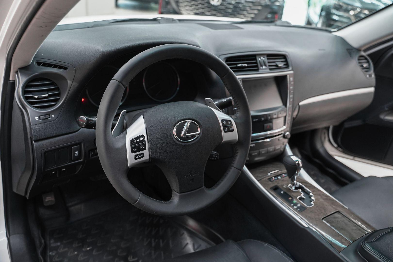 Lexus IS 2011, белый, ДЦ Орехово