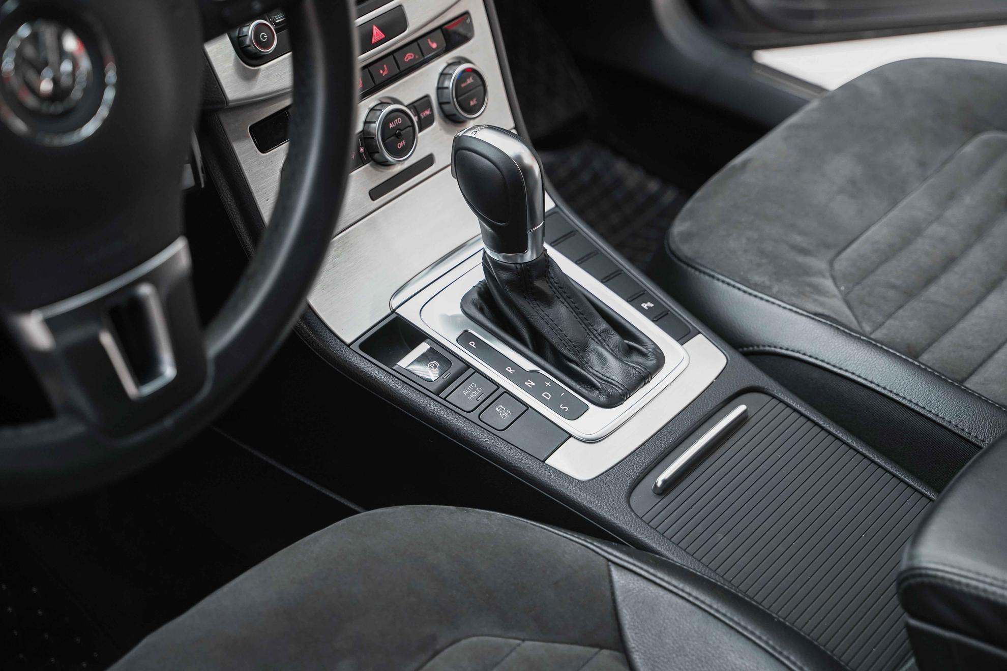 Volkswagen Passat 2014, синий, ДЦ Орехово