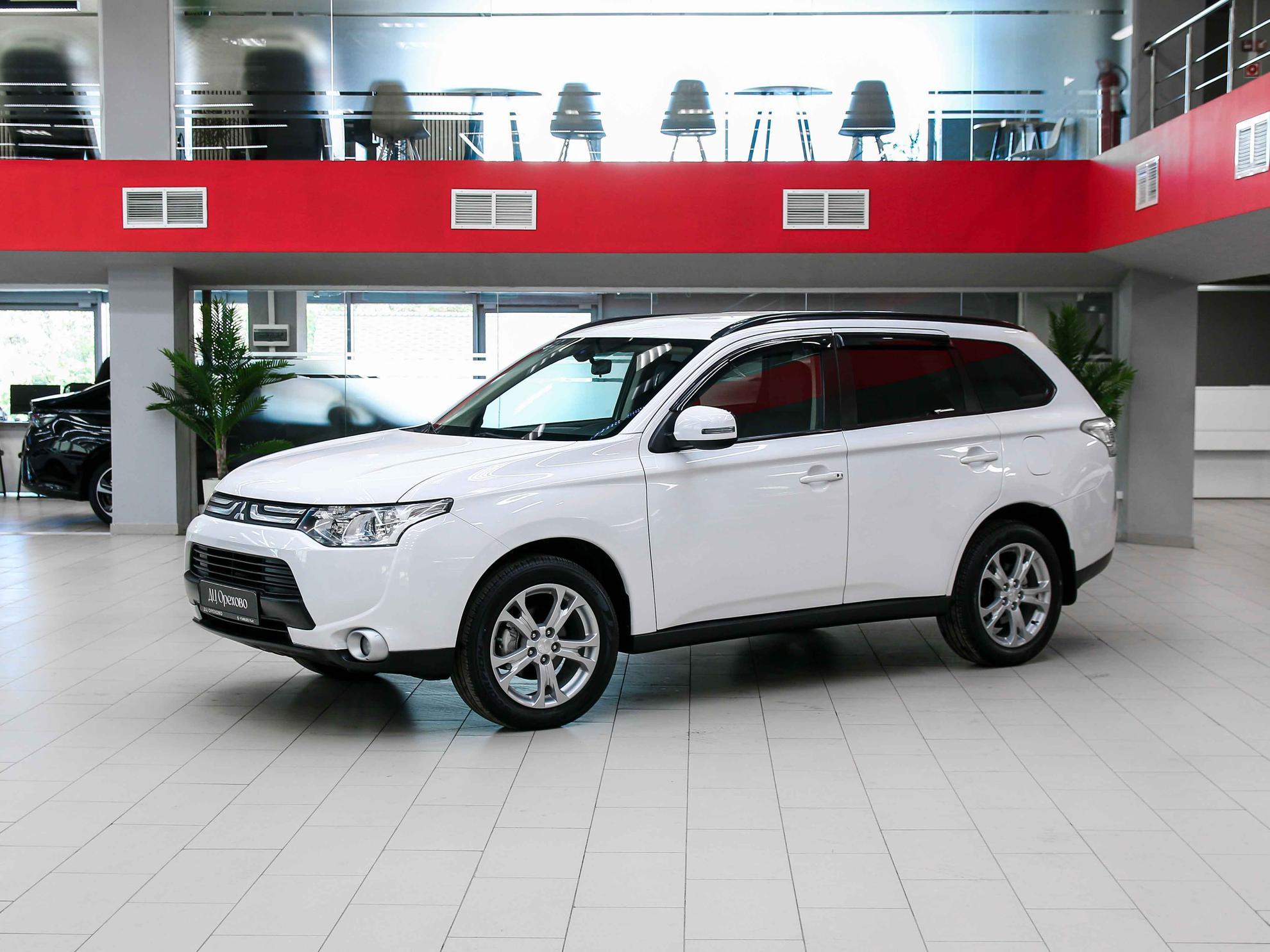 Mitsubishi Outlander 2012, белый, ДЦ Орехово