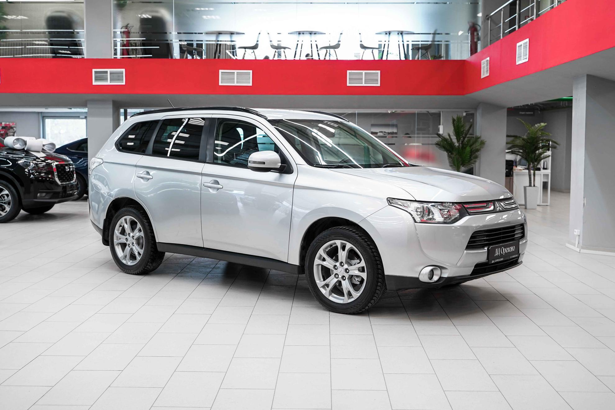 Mitsubishi Outlander 2013, серебряный, ДЦ Орехово