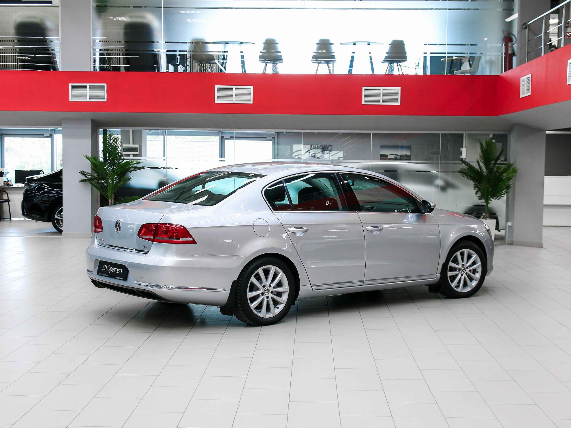 Volkswagen Passat 2011, серебряный, ДЦ Орехово