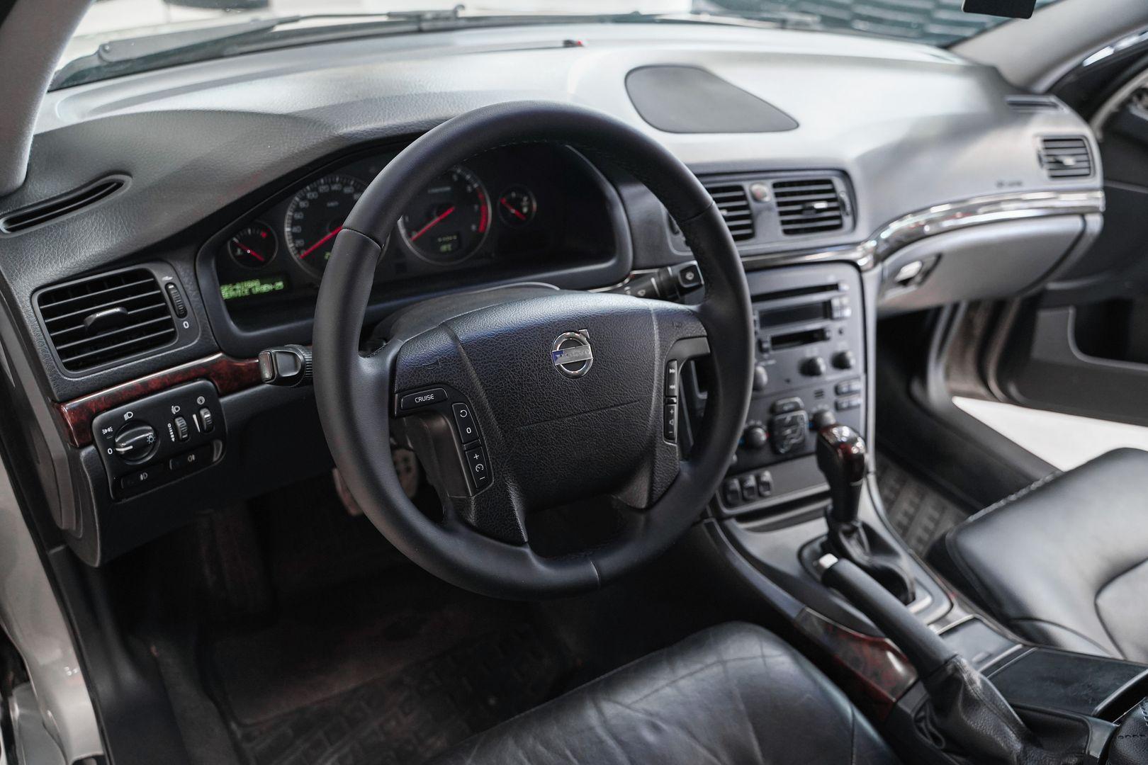 Volvo S80 2003, золотой, ДЦ Орехово