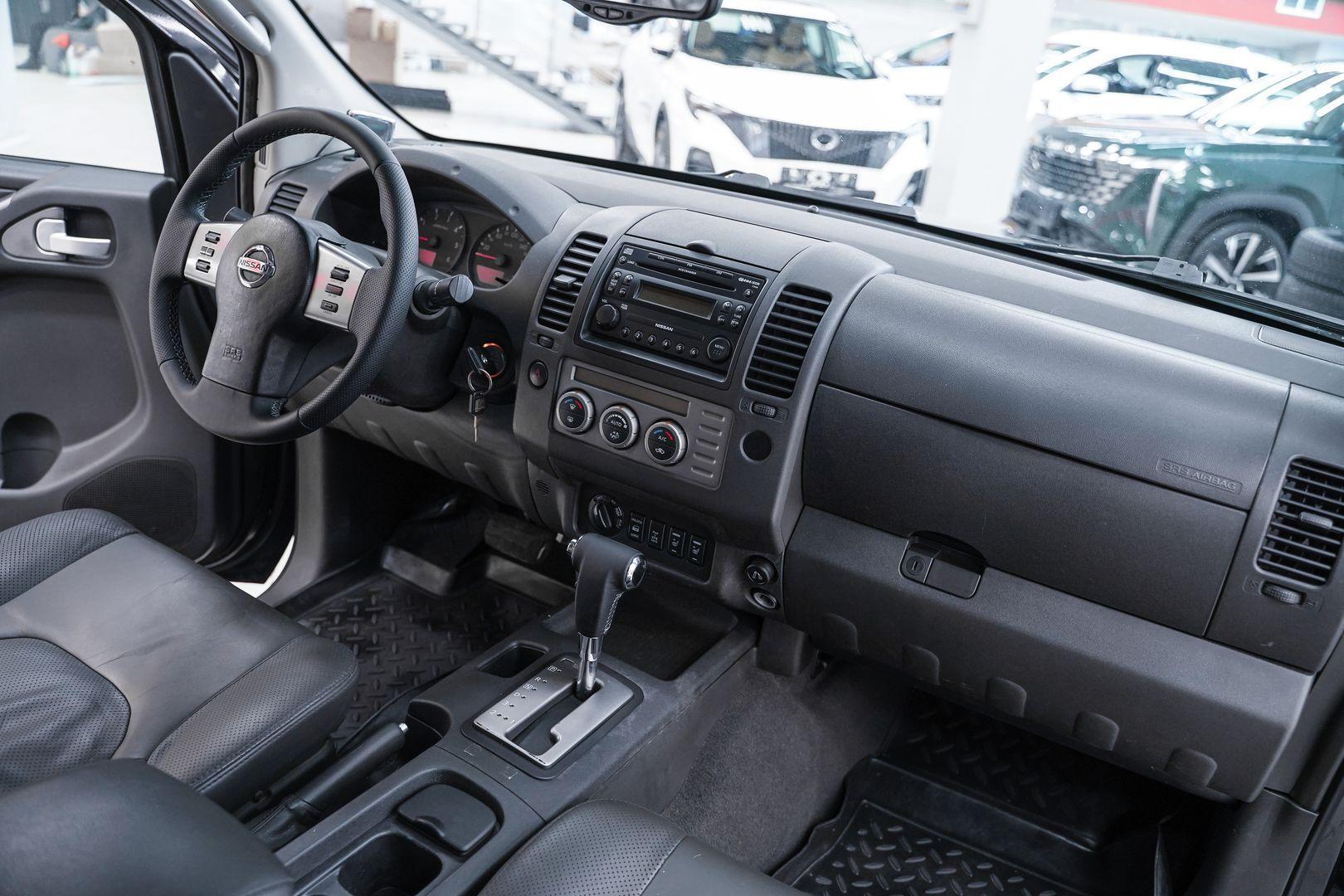Nissan Navara (Frontier) 2006, черный, ДЦ Орехово