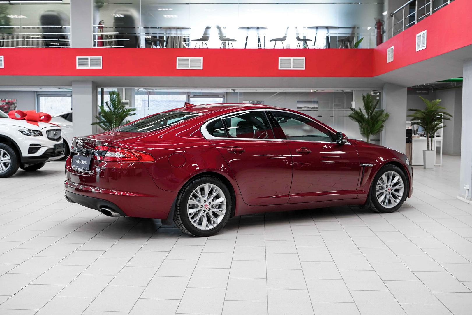 Jaguar XF 2014, красный, ДЦ Орехово