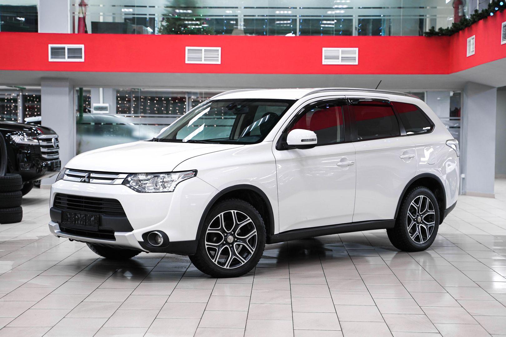 Mitsubishi Outlander 2014, белый, ДЦ Орехово