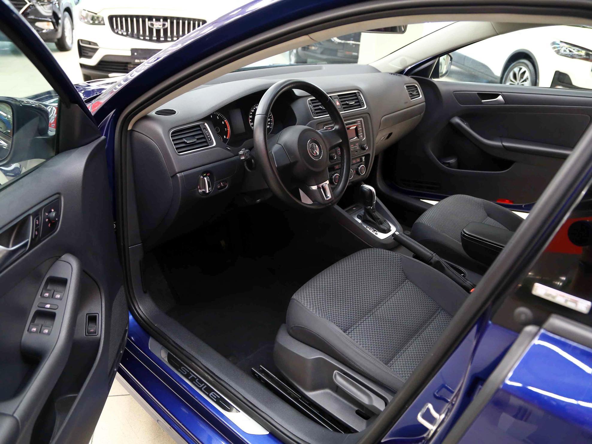 Volkswagen Jetta 2014, синий, ДЦ Орехово