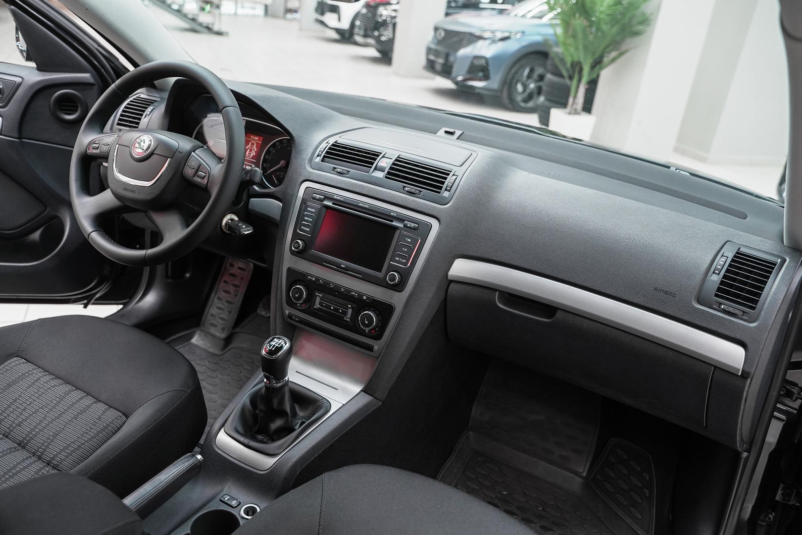 Skoda Octavia 2010, черный, ДЦ Орехово