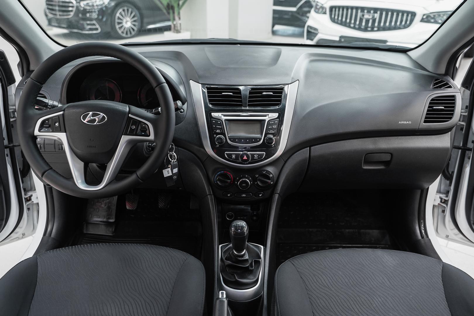 Hyundai Solaris 2014, белый, ДЦ Орехово