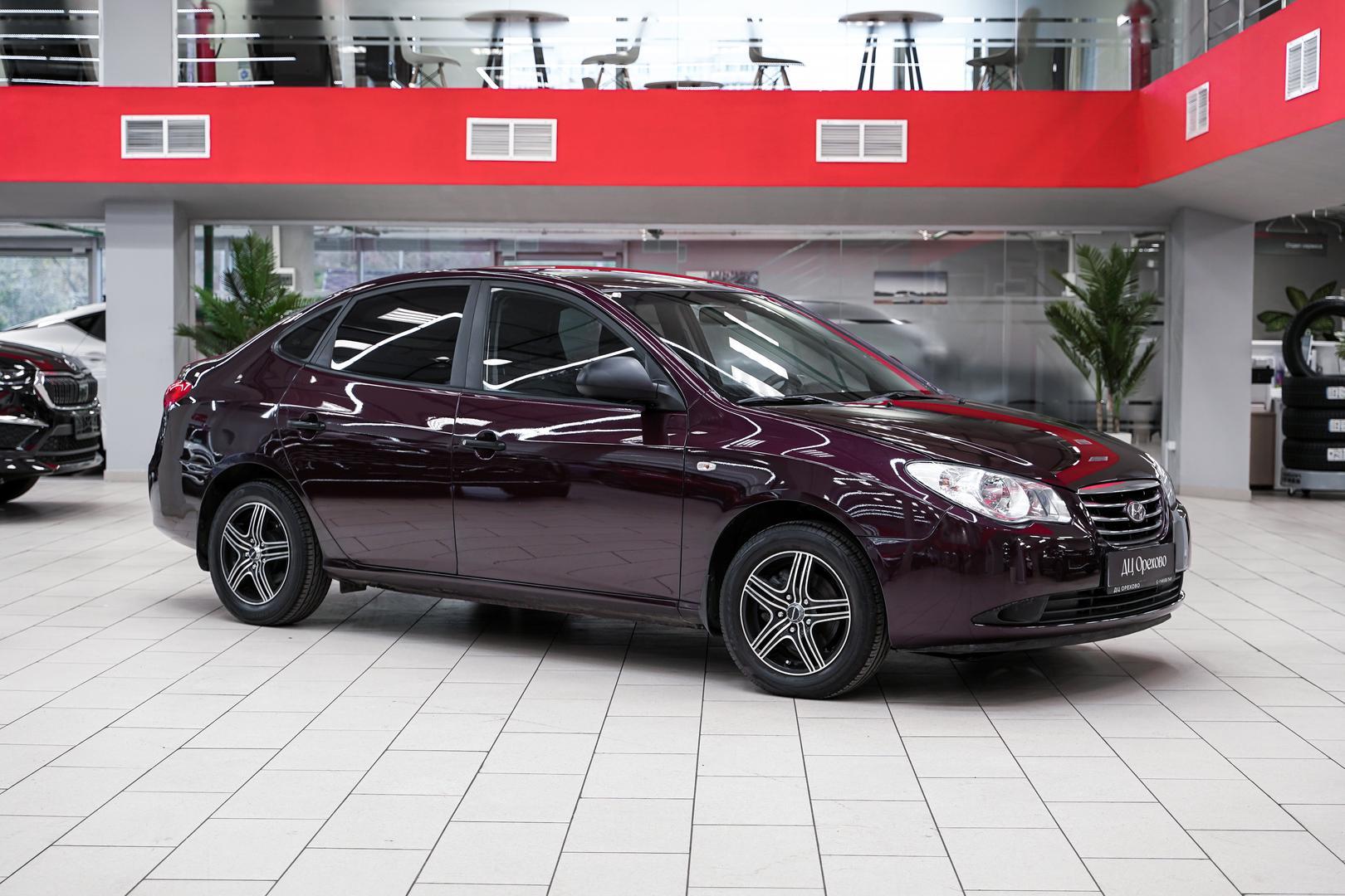 Hyundai Elantra 2010, красный, ДЦ Орехово
