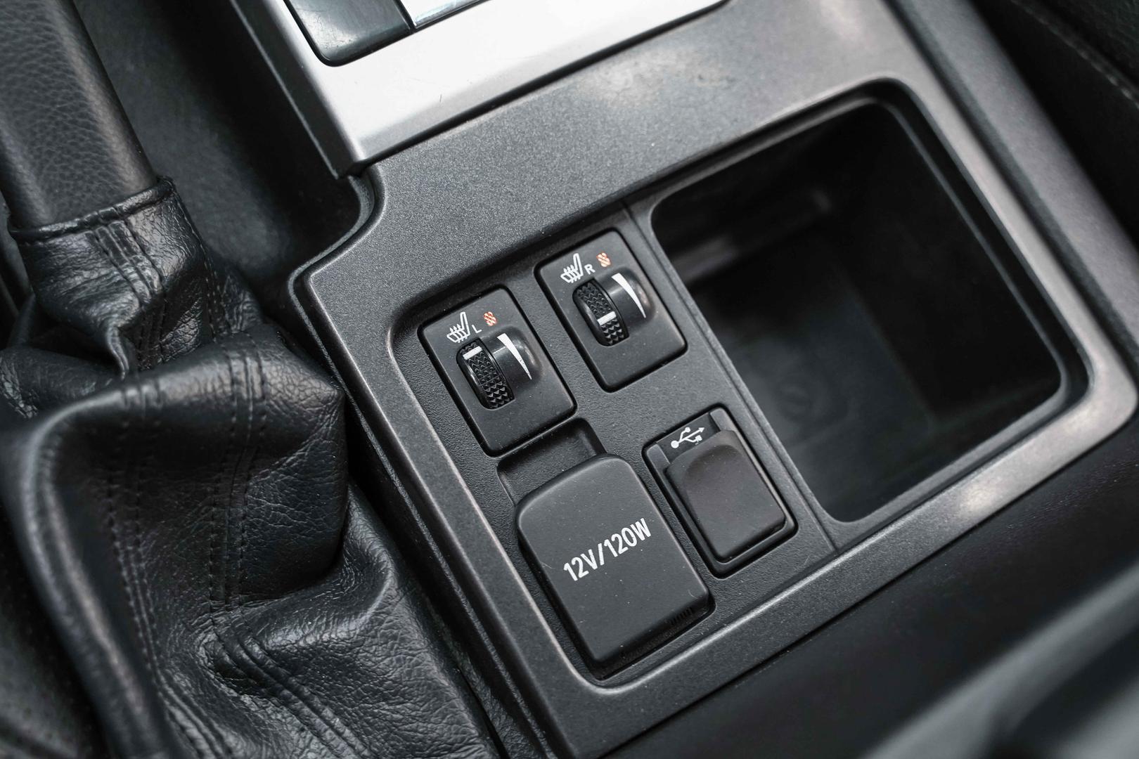 Toyota Land Cruiser Prado 2013, белый, ДЦ Орехово