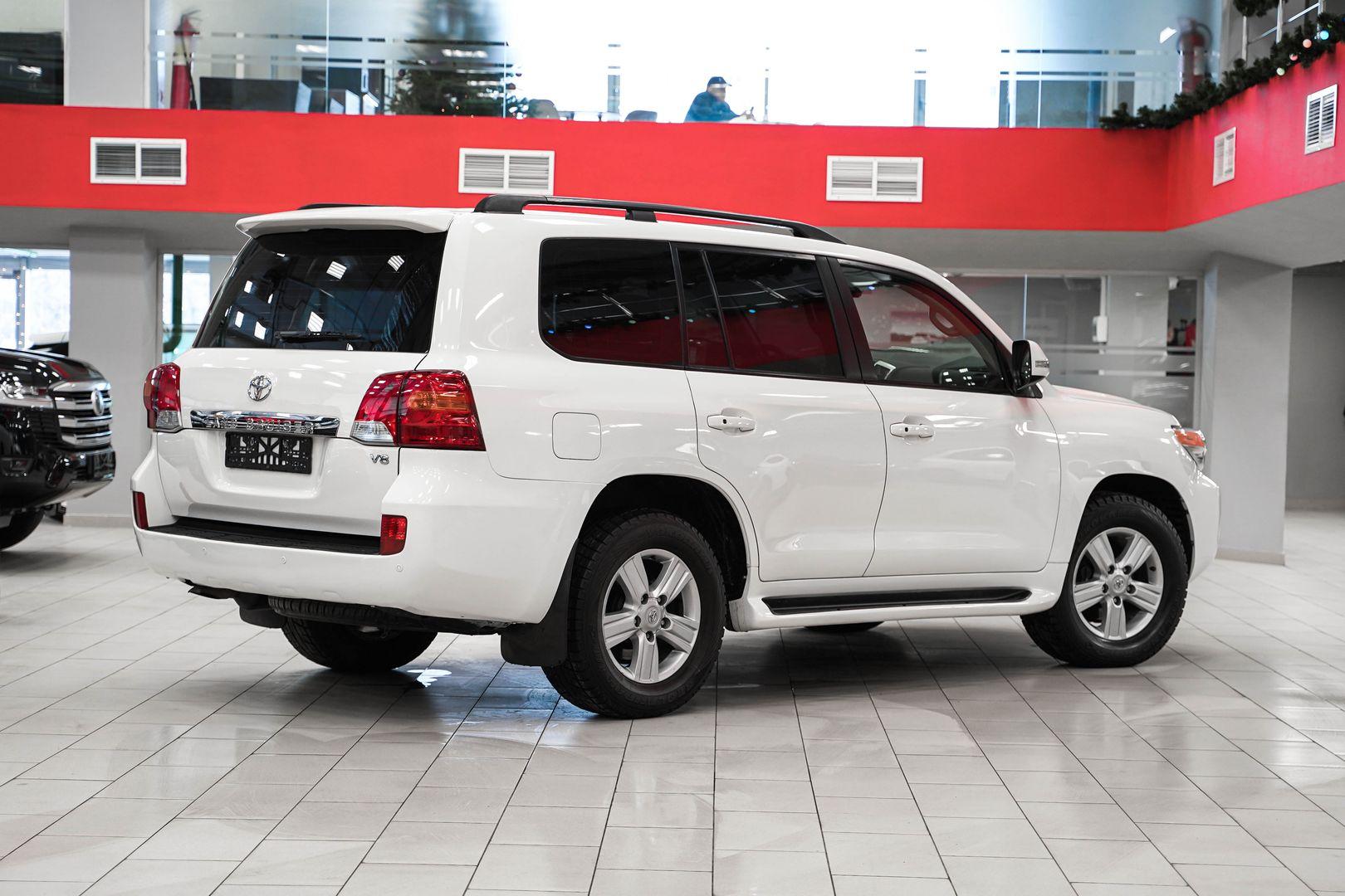 Toyota Land Cruiser 2014, белый, ДЦ Орехово
