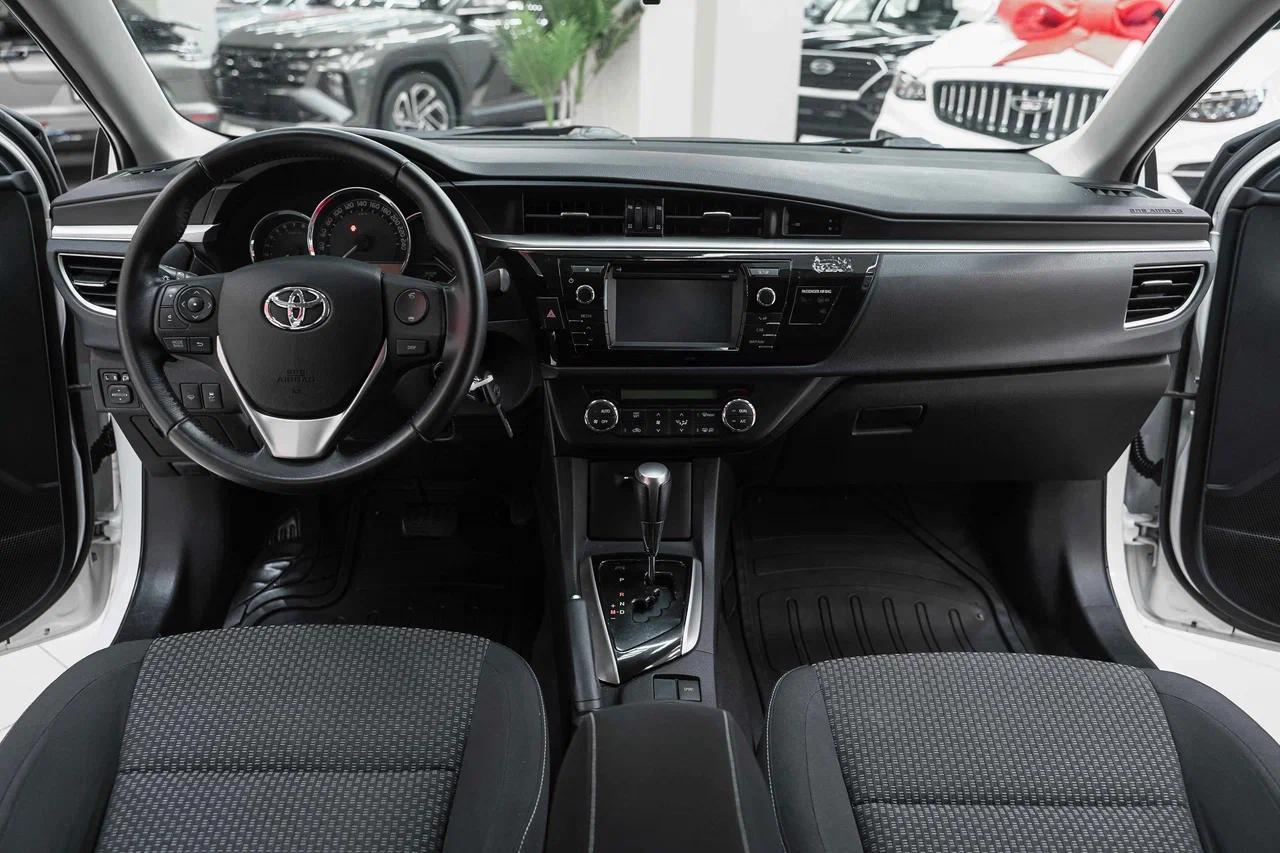 Toyota Corolla 2013, белый, ДЦ Орехово