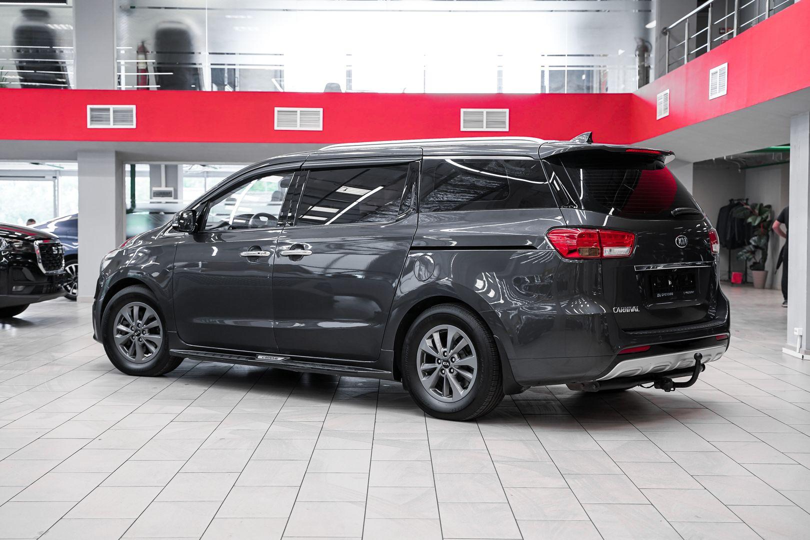 Kia Carnival 2016, серый, ДЦ Орехово