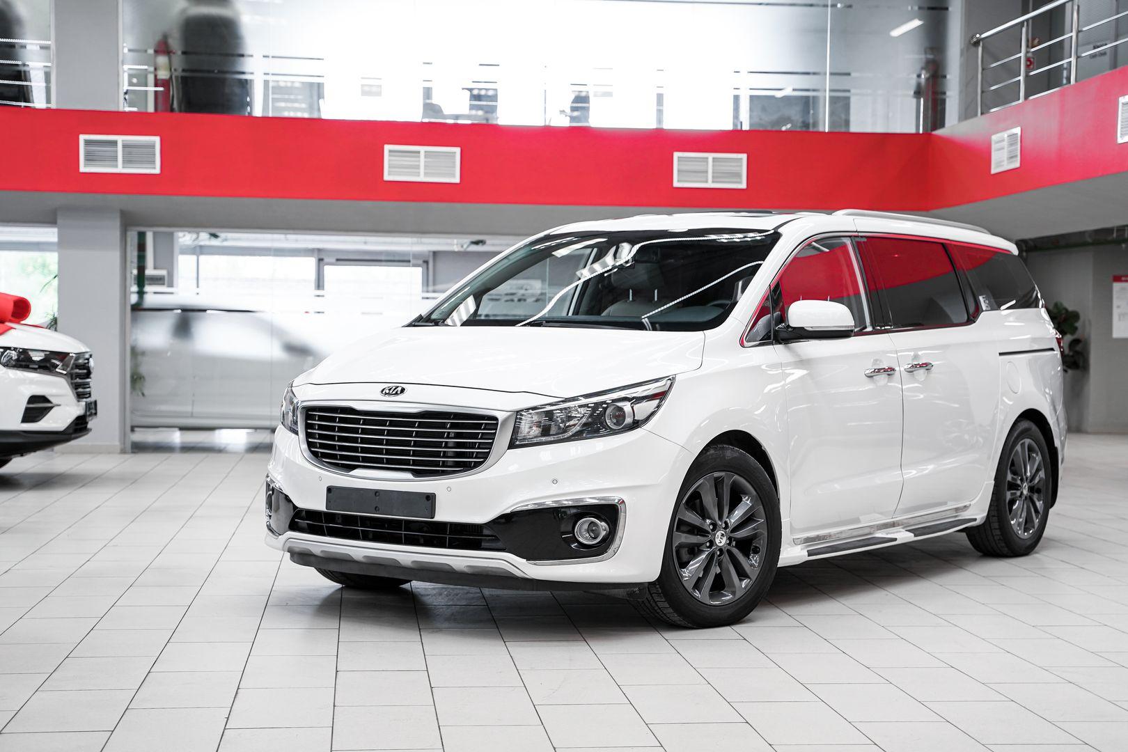 Kia Carnival 2017, белый, ДЦ Орехово