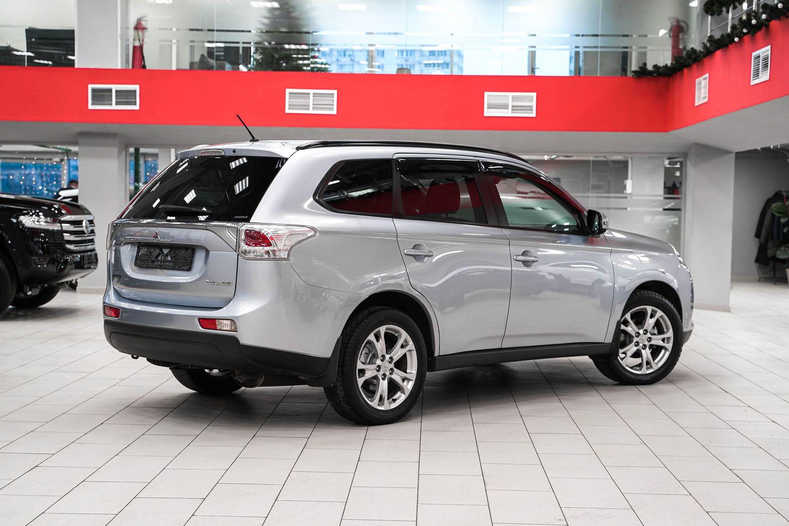 Mitsubishi Outlander 2012, серебряный, ДЦ Орехово
