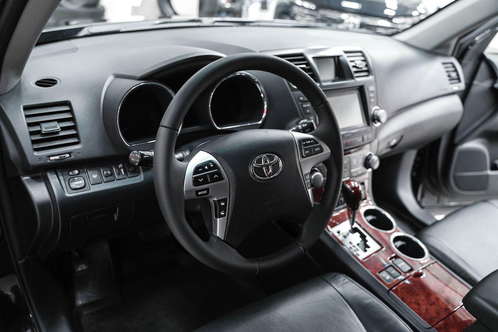 Toyota Highlander 2013, черный, ДЦ Орехово